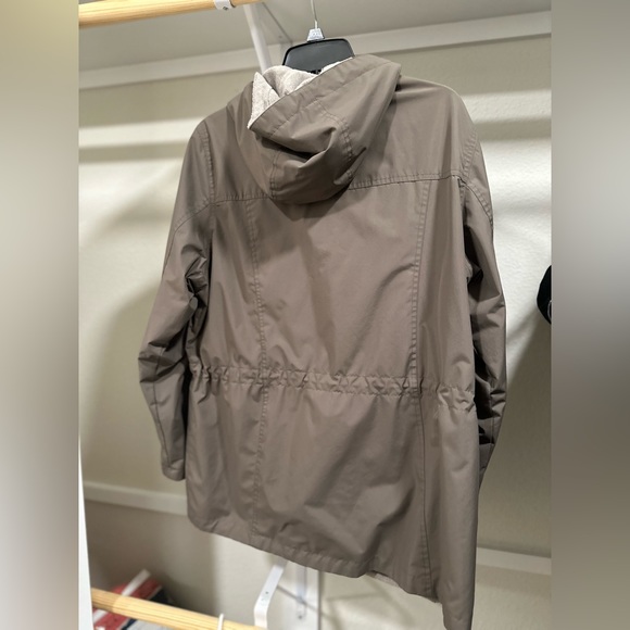 Free country women’s coat. Size large. Olive green. Worn once. Non smoking home - Picture 2 of 3